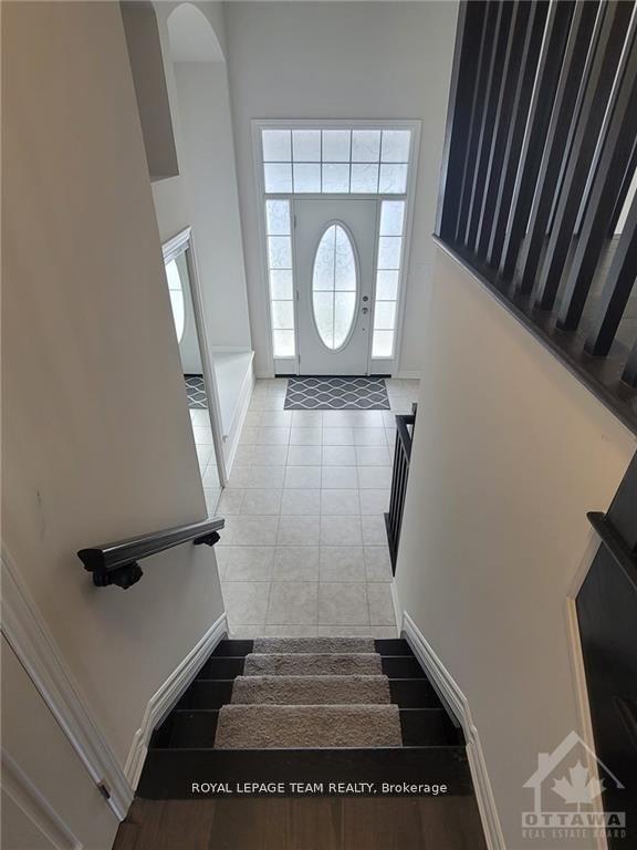 Photo 4 of 114 Bartonia Circle, Ottawa, Avalon West — HOMEH
