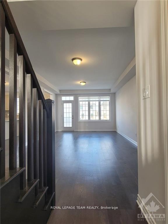 Photo 5 of 114 Bartonia Circle, Ottawa, Avalon West — HOMEH