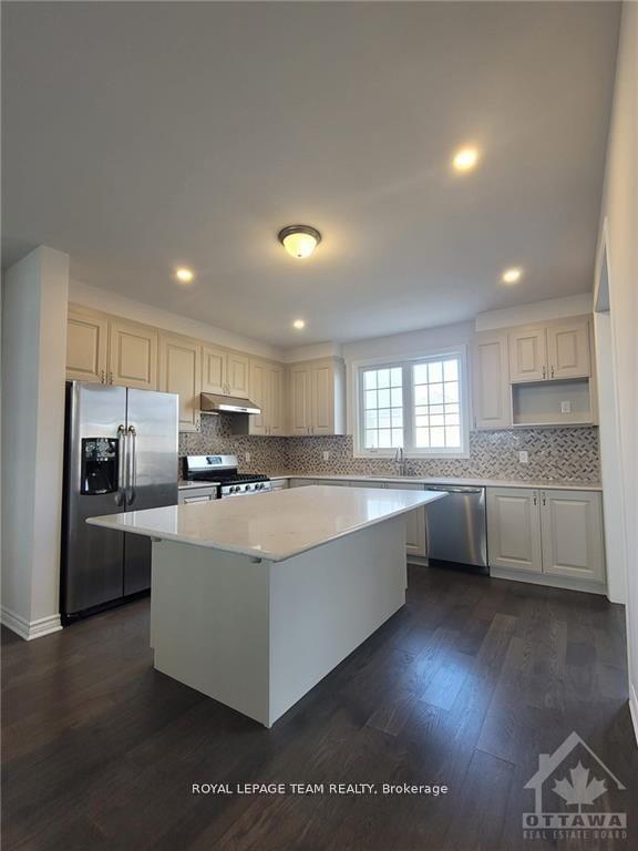 Photo 8 of 114 Bartonia Circle, Ottawa, Avalon West — HOMEH