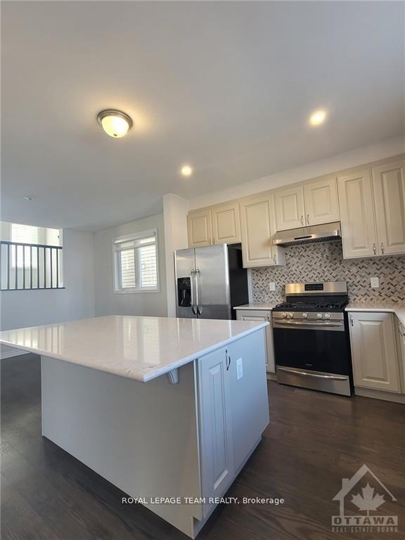 Photo 9 of 114 Bartonia Circle, Ottawa, Avalon West — HOMEH