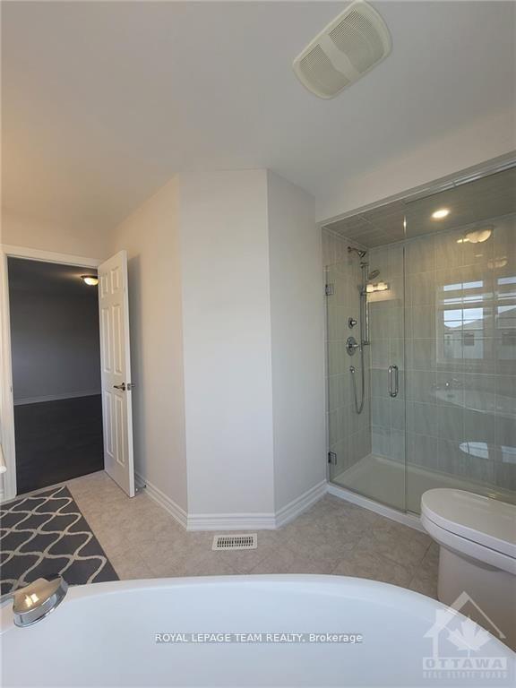 Photo 21 of 114 Bartonia Circle, Ottawa, Avalon West — HOMEH