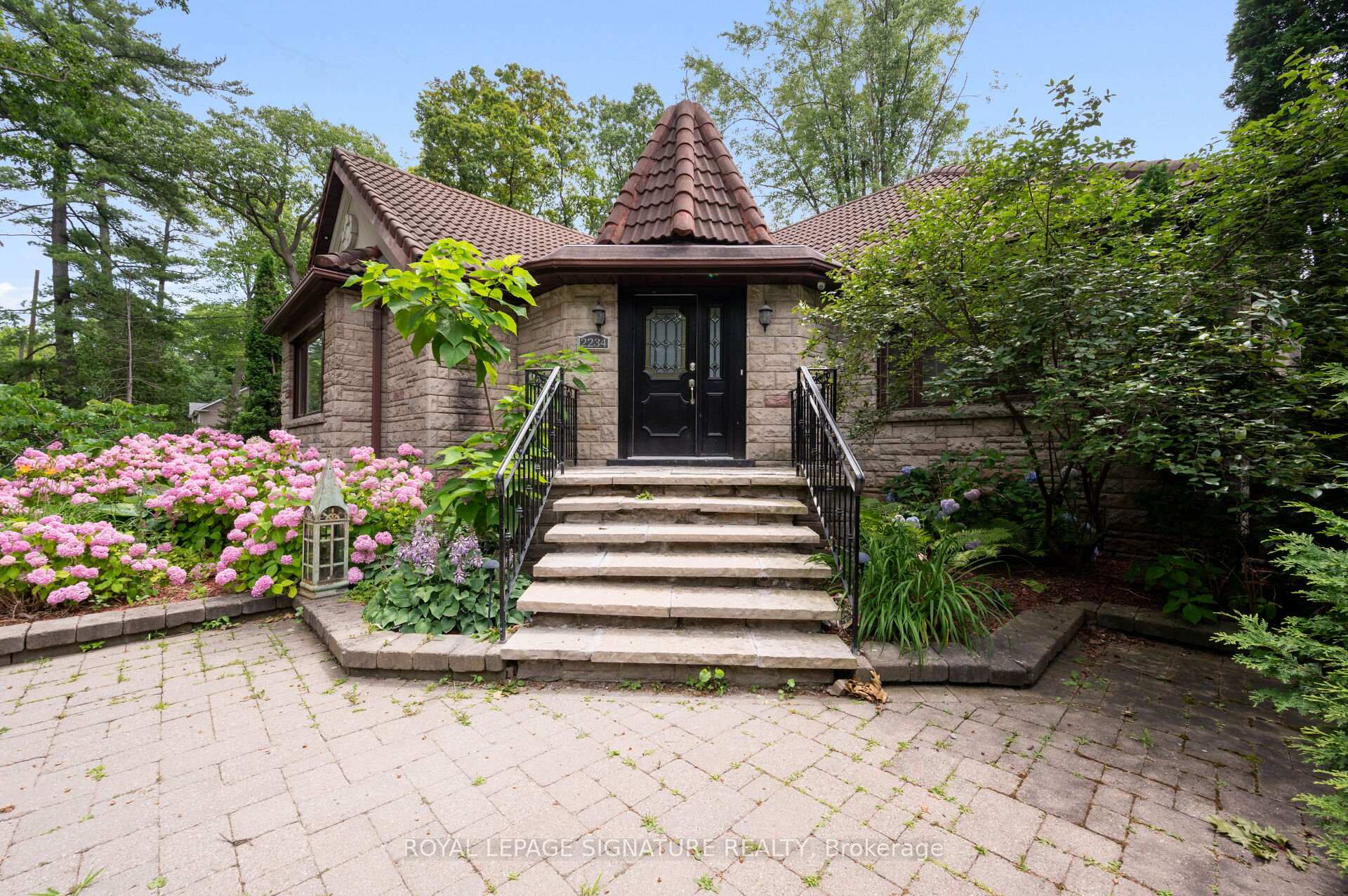 Photo 3 of 2234 Gordon Drive, Mississauga, Cooksville — HOMEH