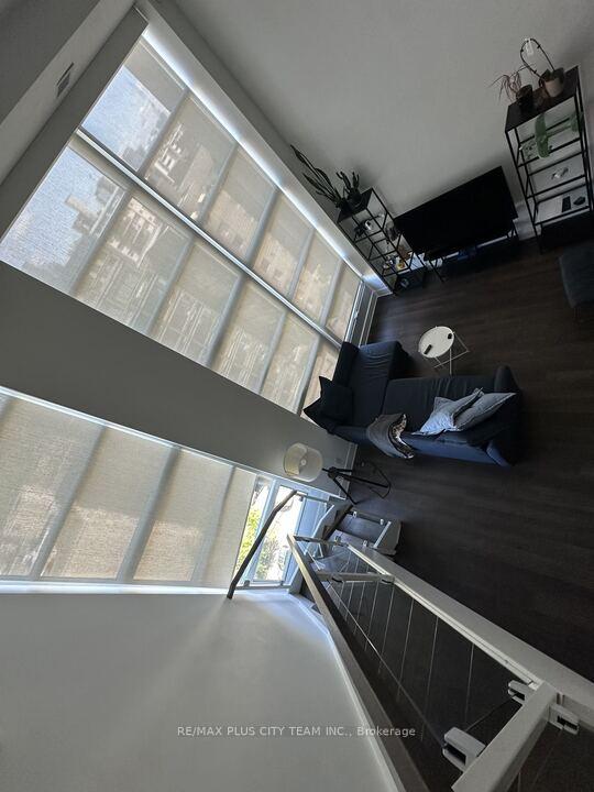 Photo 3 of Unit 902, 111 St. Clair Avenue W, Toronto, Yonge-St. Clair — HOMEH