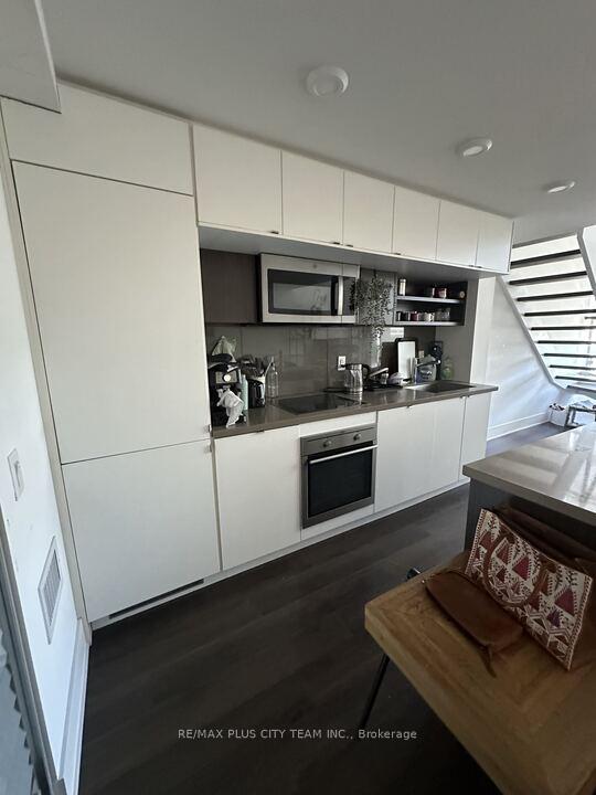 Photo 4 of Unit 902, 111 St. Clair Avenue W, Toronto, Yonge-St. Clair — HOMEH