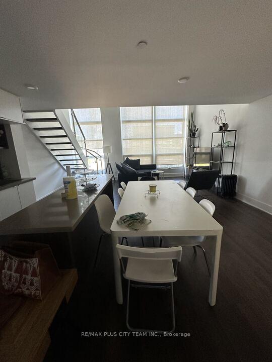 Photo 5 of Unit 902, 111 St. Clair Avenue W, Toronto, Yonge-St. Clair — HOMEH