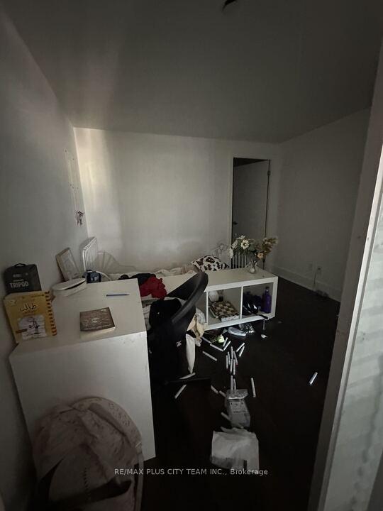Photo 6 of Unit 902, 111 St. Clair Avenue W, Toronto, Yonge-St. Clair — HOMEH