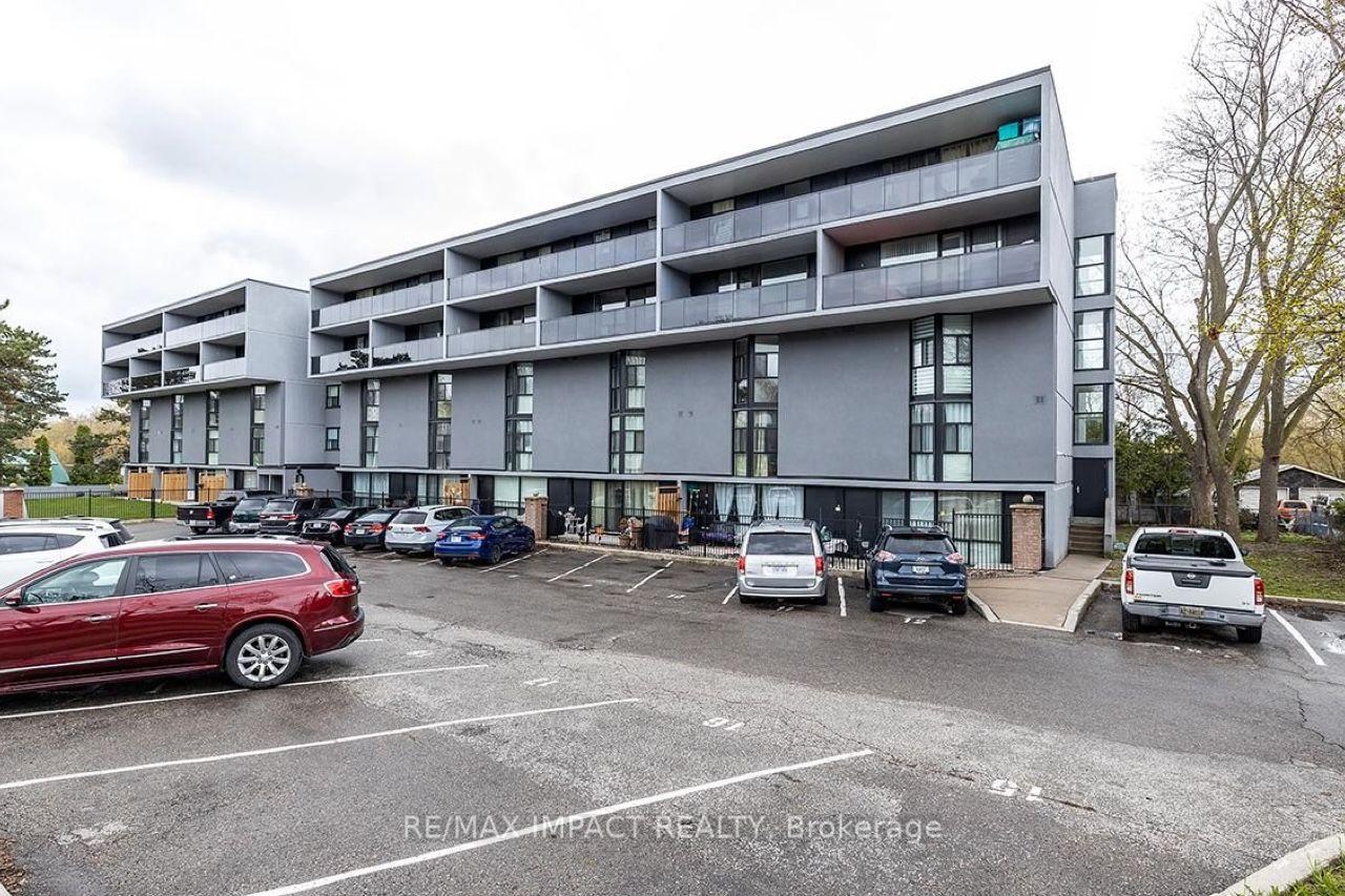 Front of Unit 108, 454 Centre Street