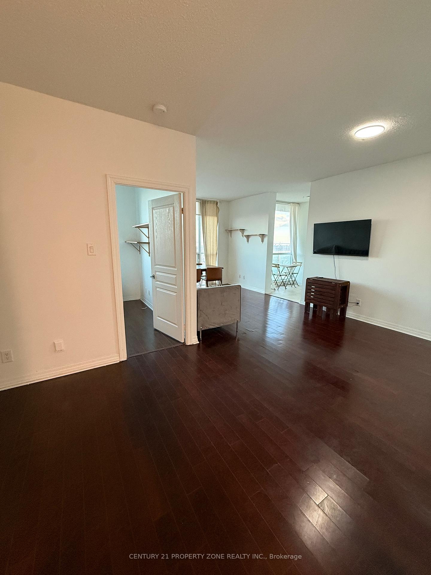 Photo 4 of Unit 3207, 3515 Kariya Drive, Mississauga, City Centre — HOMEH