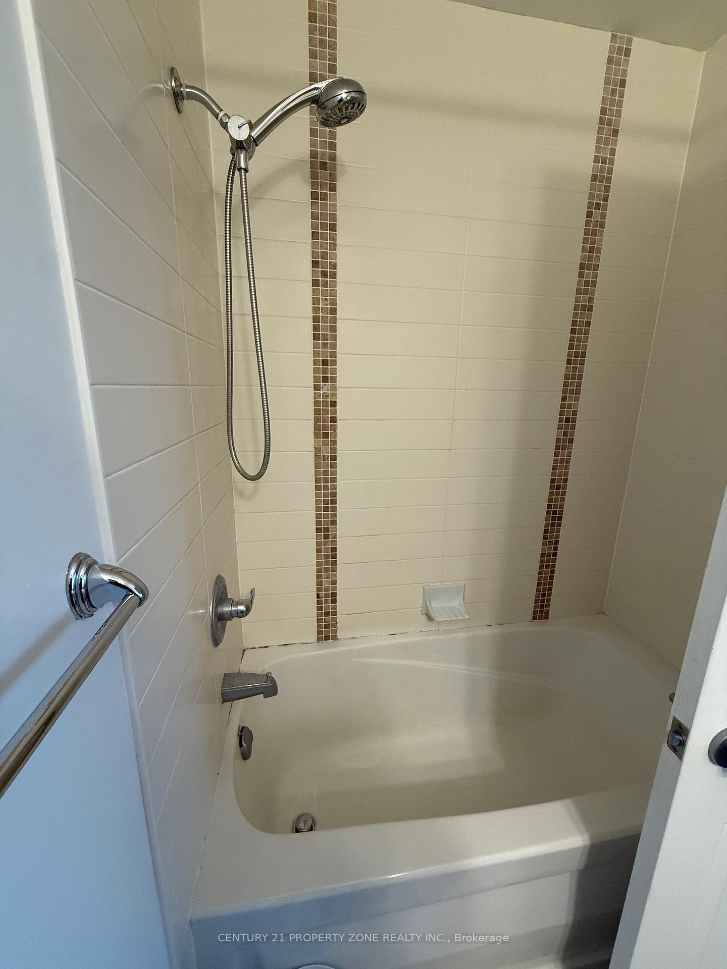 Photo 12 of Unit 3207, 3515 Kariya Drive, Mississauga, City Centre — HOMEH