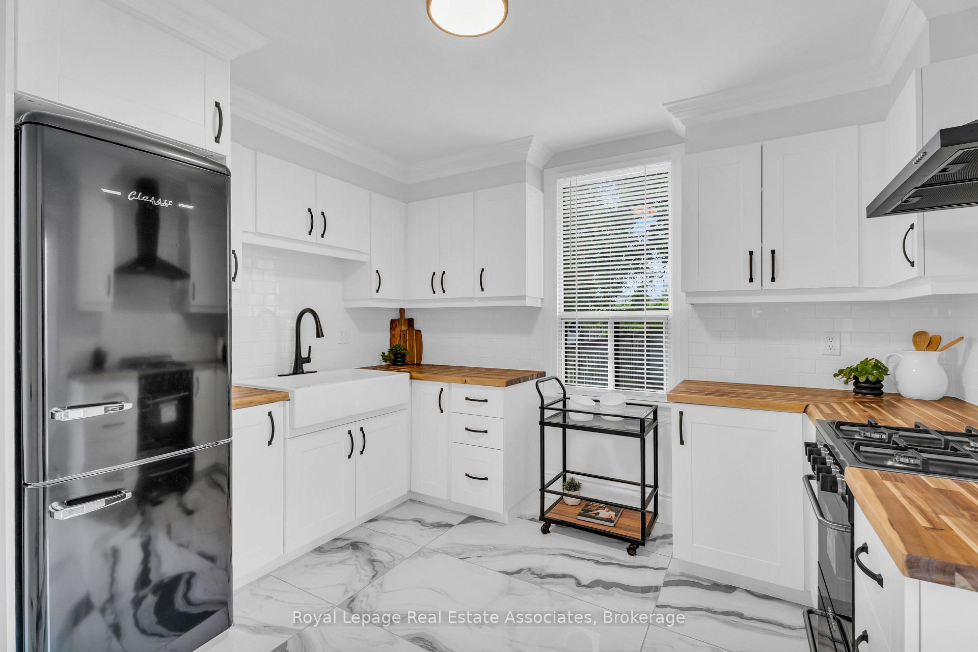 Photo 12 of 10 Gordon Street, Hamilton, Crown Point — HOMEH