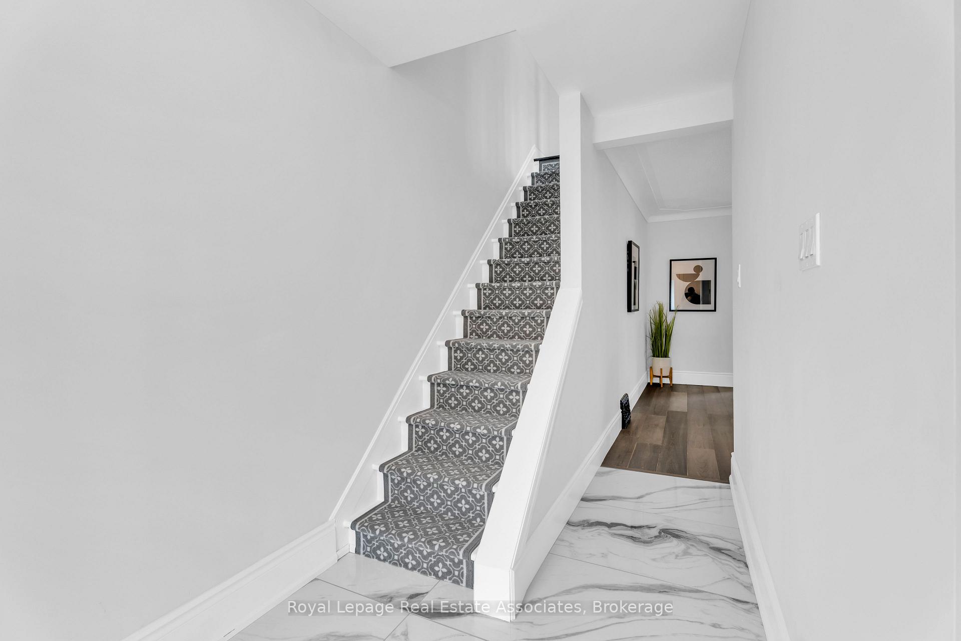 Photo 15 of 10 Gordon Street, Hamilton, Crown Point — HOMEH