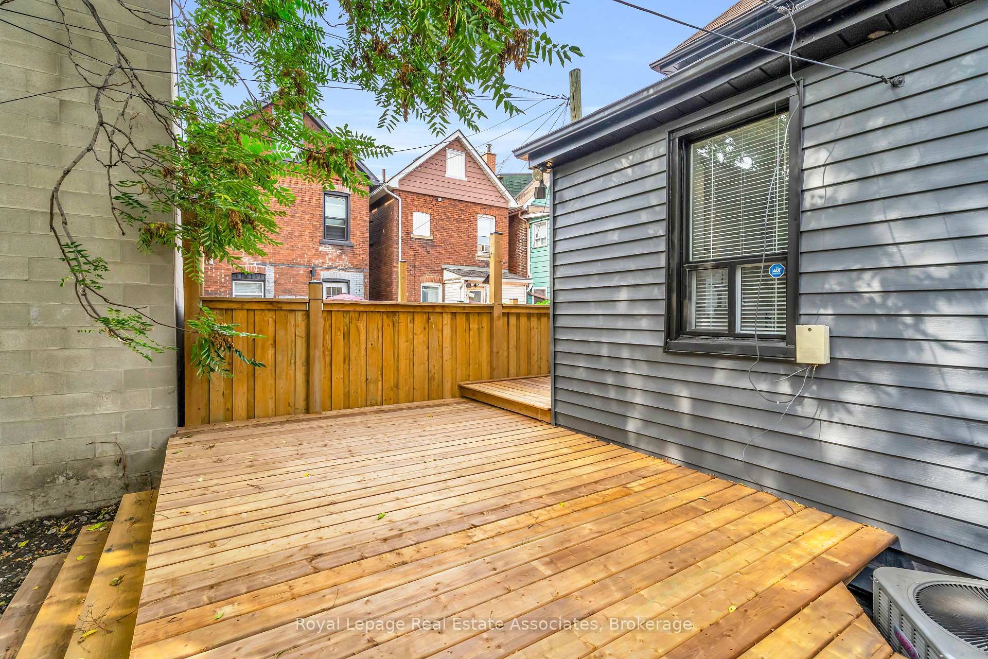 Photo 38 of 10 Gordon Street, Hamilton, Crown Point — HOMEH