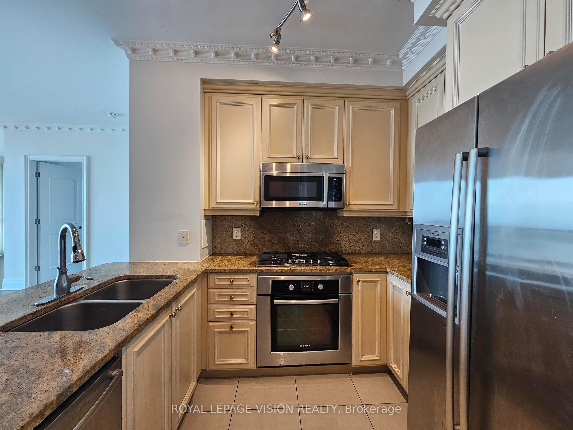 Photo 2 of Unit 3810, 16 Harbour Street, Toronto, Waterfront Communities — HOMEH