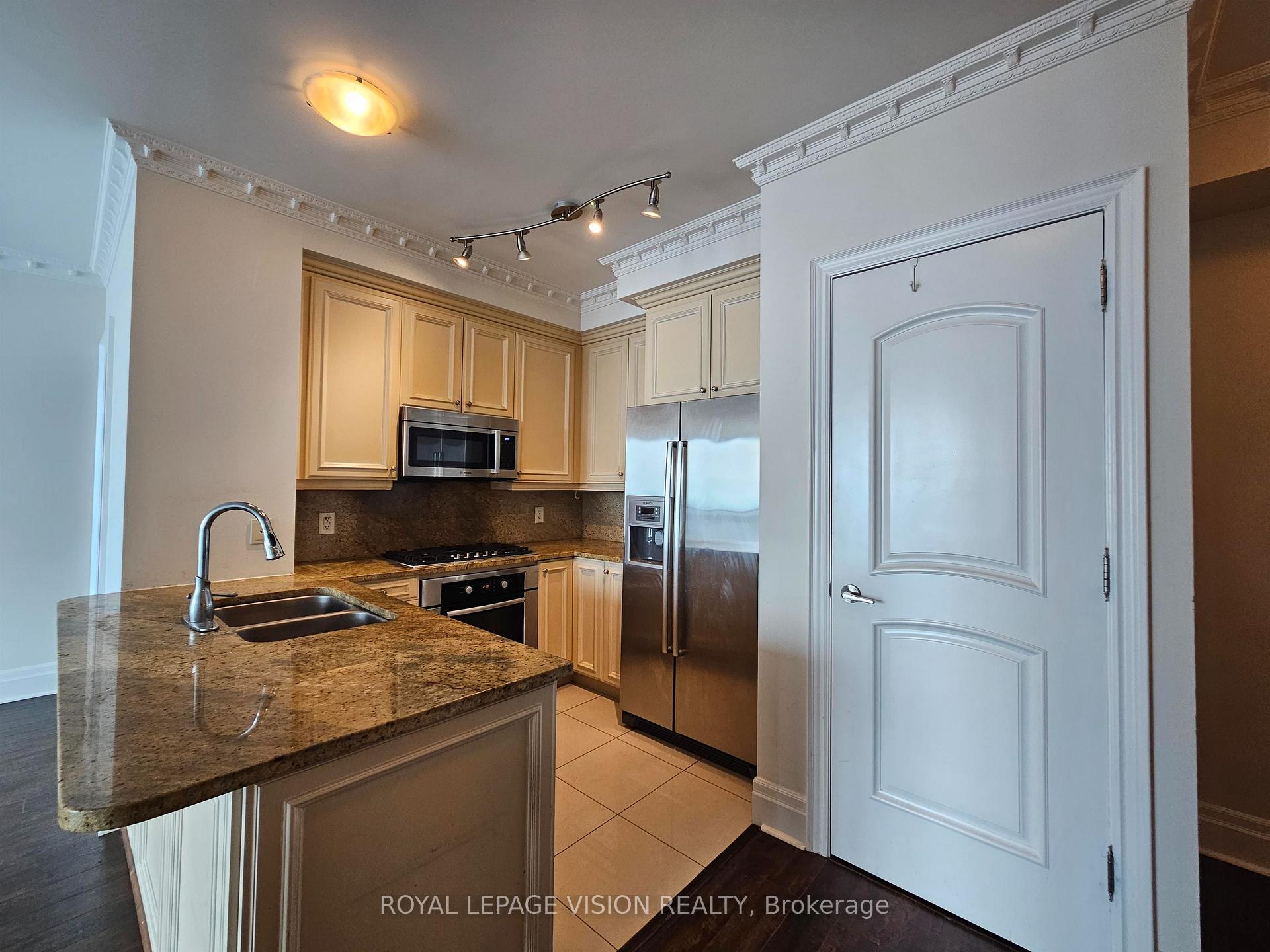 Photo 9 of Unit 3810, 16 Harbour Street, Toronto, Waterfront Communities — HOMEH