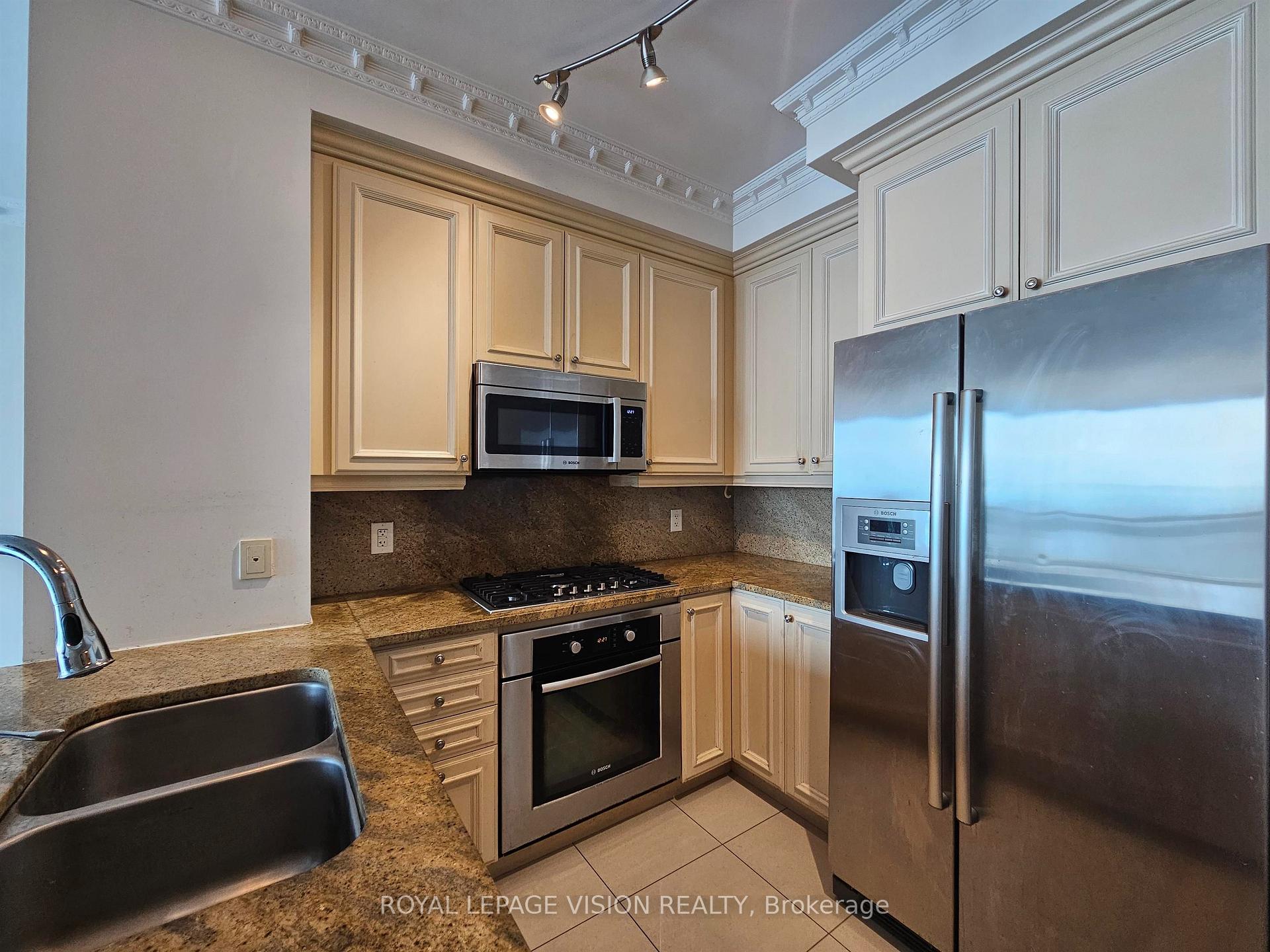 Photo 10 of Unit 3810, 16 Harbour Street, Toronto, Waterfront Communities — HOMEH