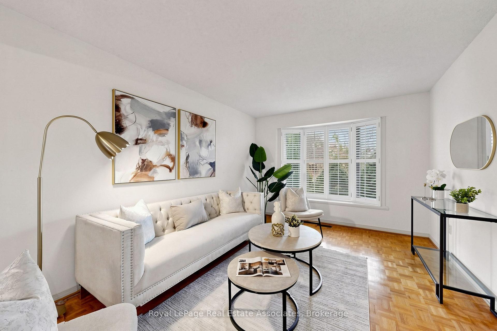 Photo 2 of 9 Kingsplate Crescent, Etobicoke, West Humber-Clairville — HOMEH