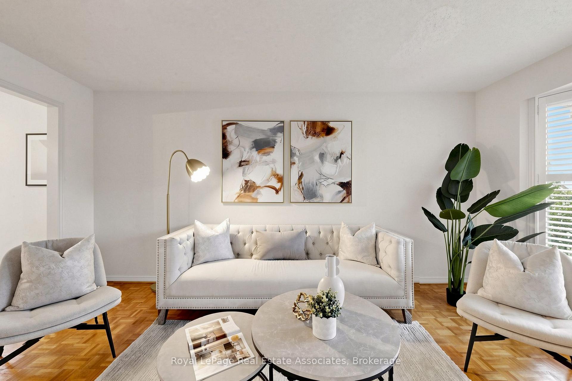 Photo 3 of 9 Kingsplate Crescent, Etobicoke, West Humber-Clairville — HOMEH