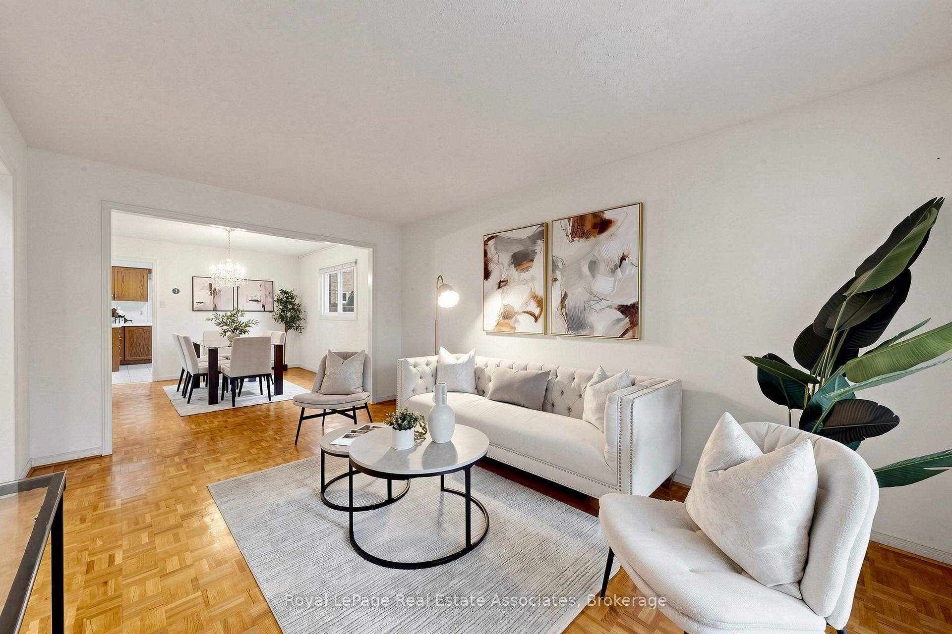 Photo 4 of 9 Kingsplate Crescent, Etobicoke, West Humber-Clairville — HOMEH