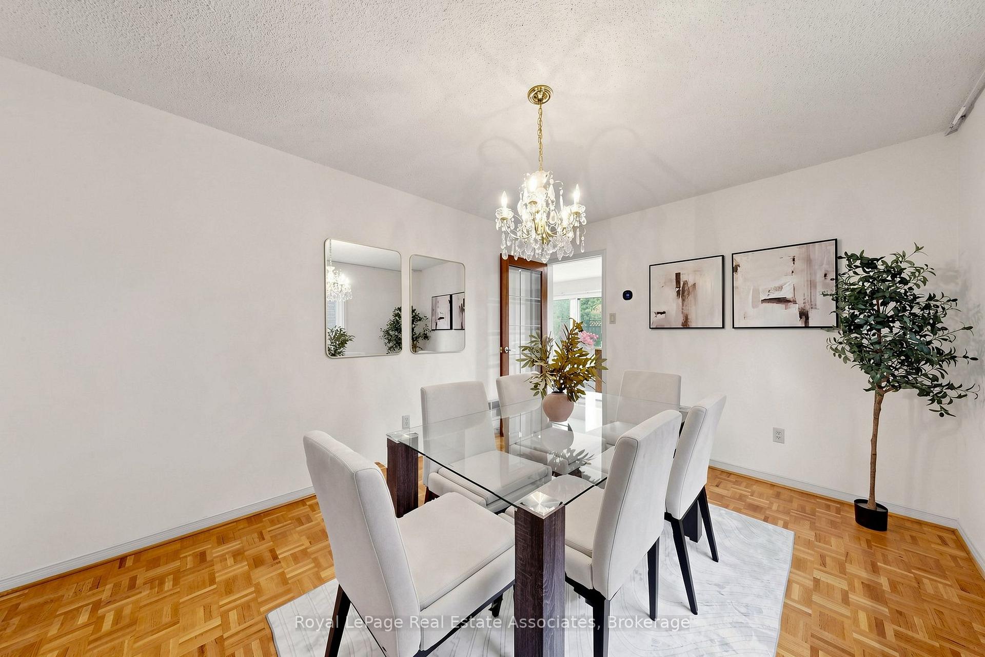 Photo 7 of 9 Kingsplate Crescent, Etobicoke, West Humber-Clairville — HOMEH