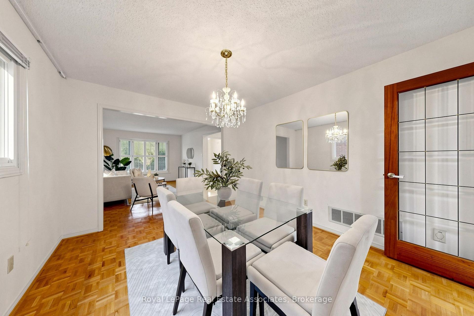 Photo 8 of 9 Kingsplate Crescent, Etobicoke, West Humber-Clairville — HOMEH