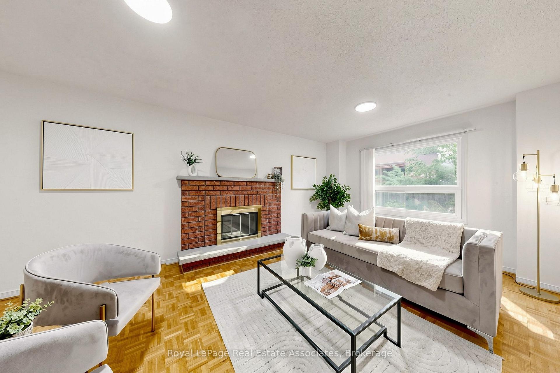 Photo 10 of 9 Kingsplate Crescent, Etobicoke, West Humber-Clairville — HOMEH