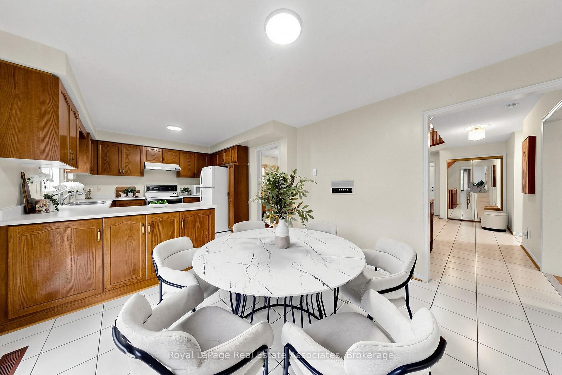 Photo 19 of 9 Kingsplate Crescent, Etobicoke, West Humber-Clairville — HOMEH