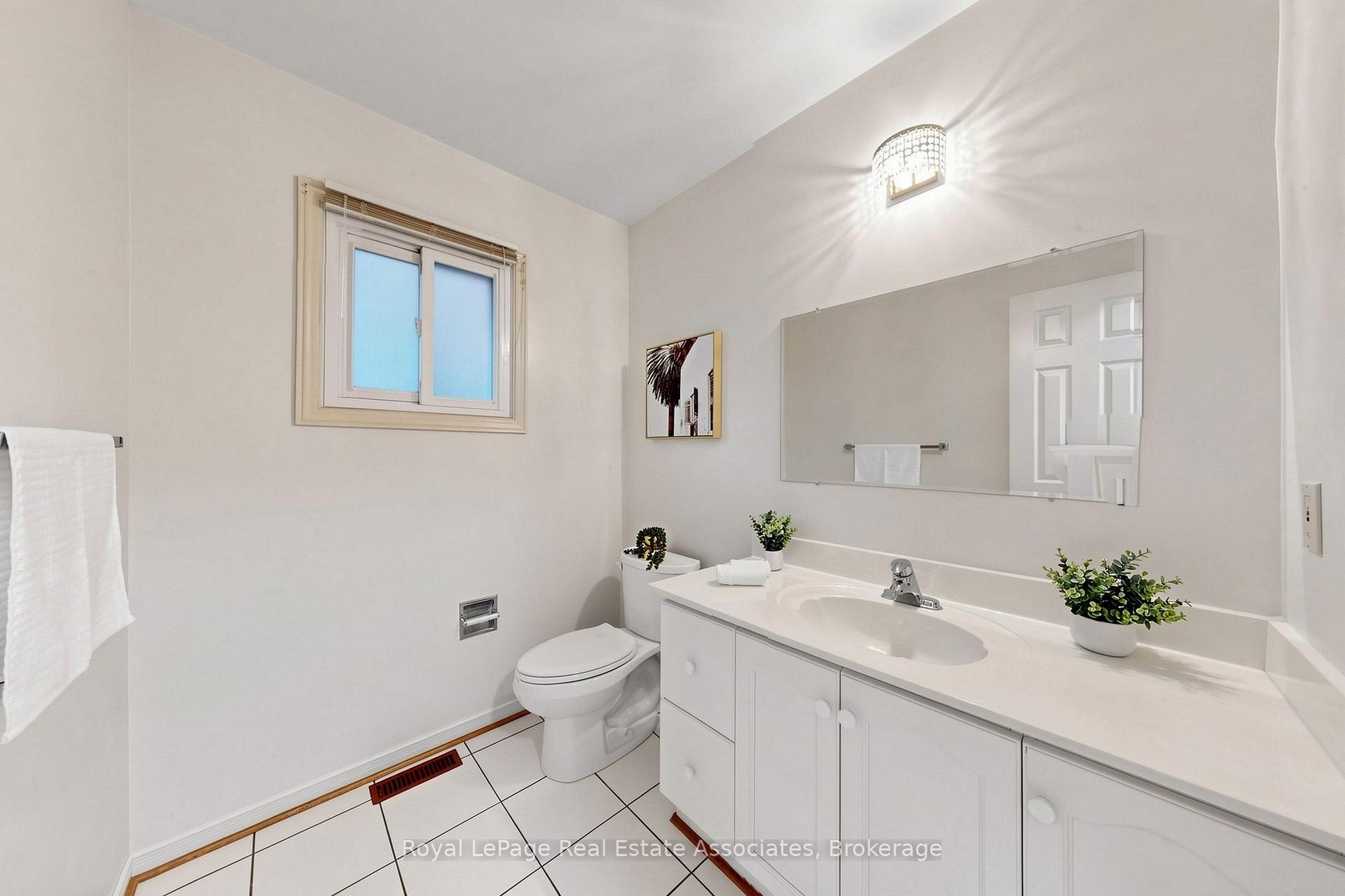 Photo 21 of 9 Kingsplate Crescent, Etobicoke, West Humber-Clairville — HOMEH