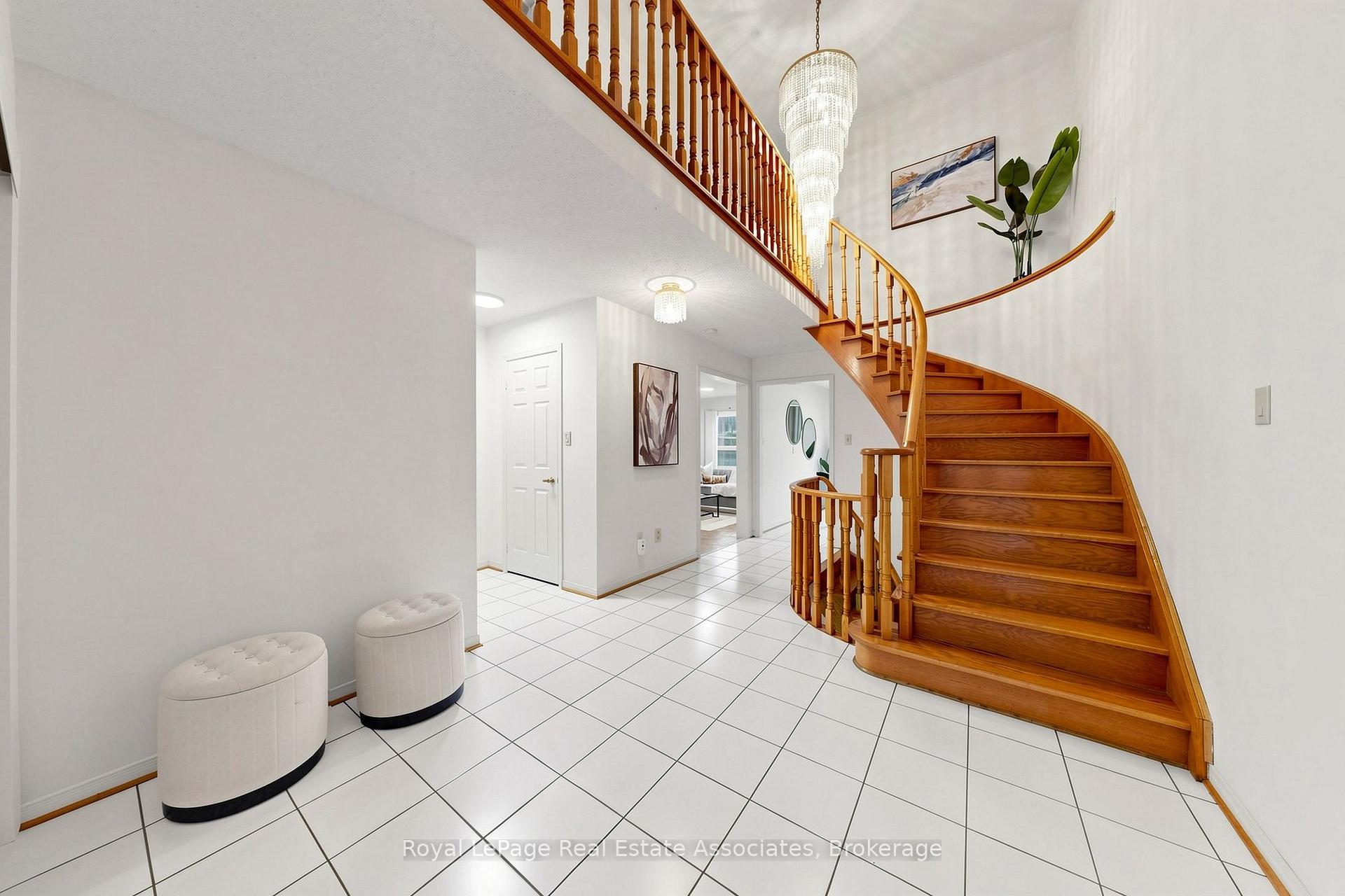 Photo 23 of 9 Kingsplate Crescent, Etobicoke, West Humber-Clairville — HOMEH