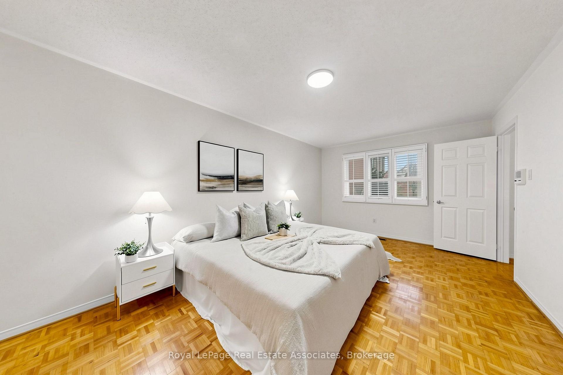 Photo 27 of 9 Kingsplate Crescent, Etobicoke, West Humber-Clairville — HOMEH