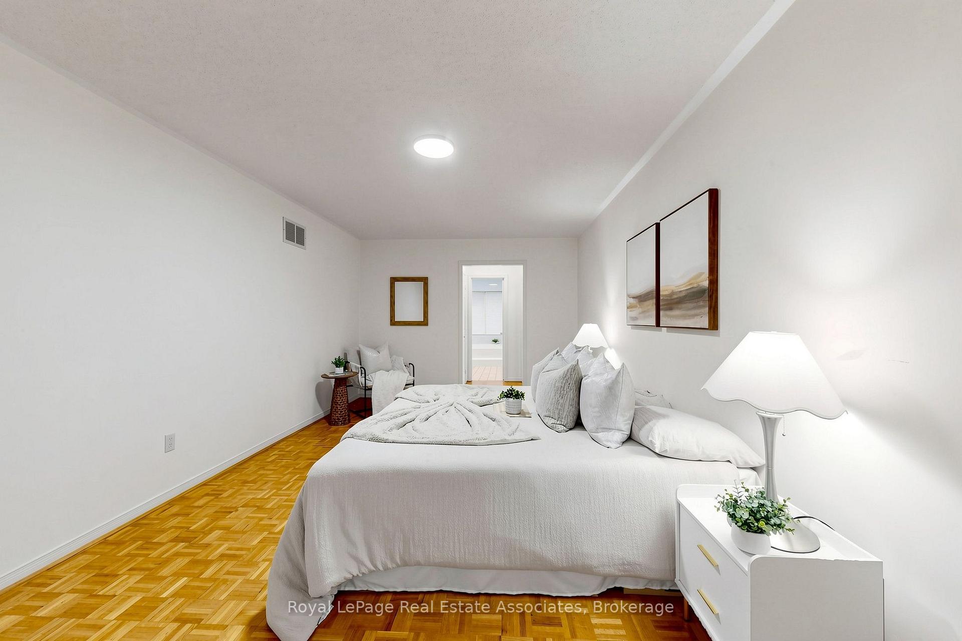 Photo 28 of 9 Kingsplate Crescent, Etobicoke, West Humber-Clairville — HOMEH