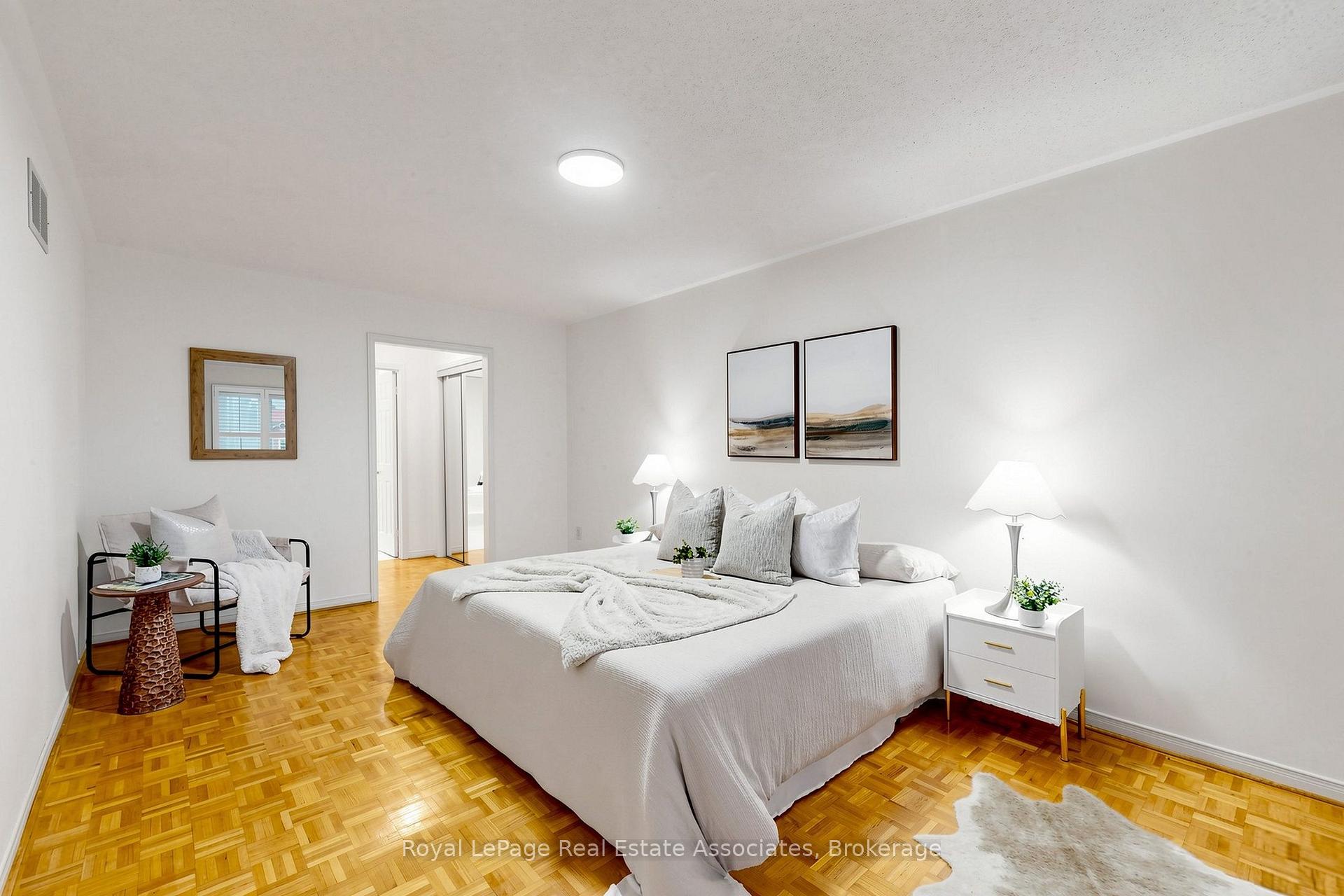 Photo 29 of 9 Kingsplate Crescent, Etobicoke, West Humber-Clairville — HOMEH