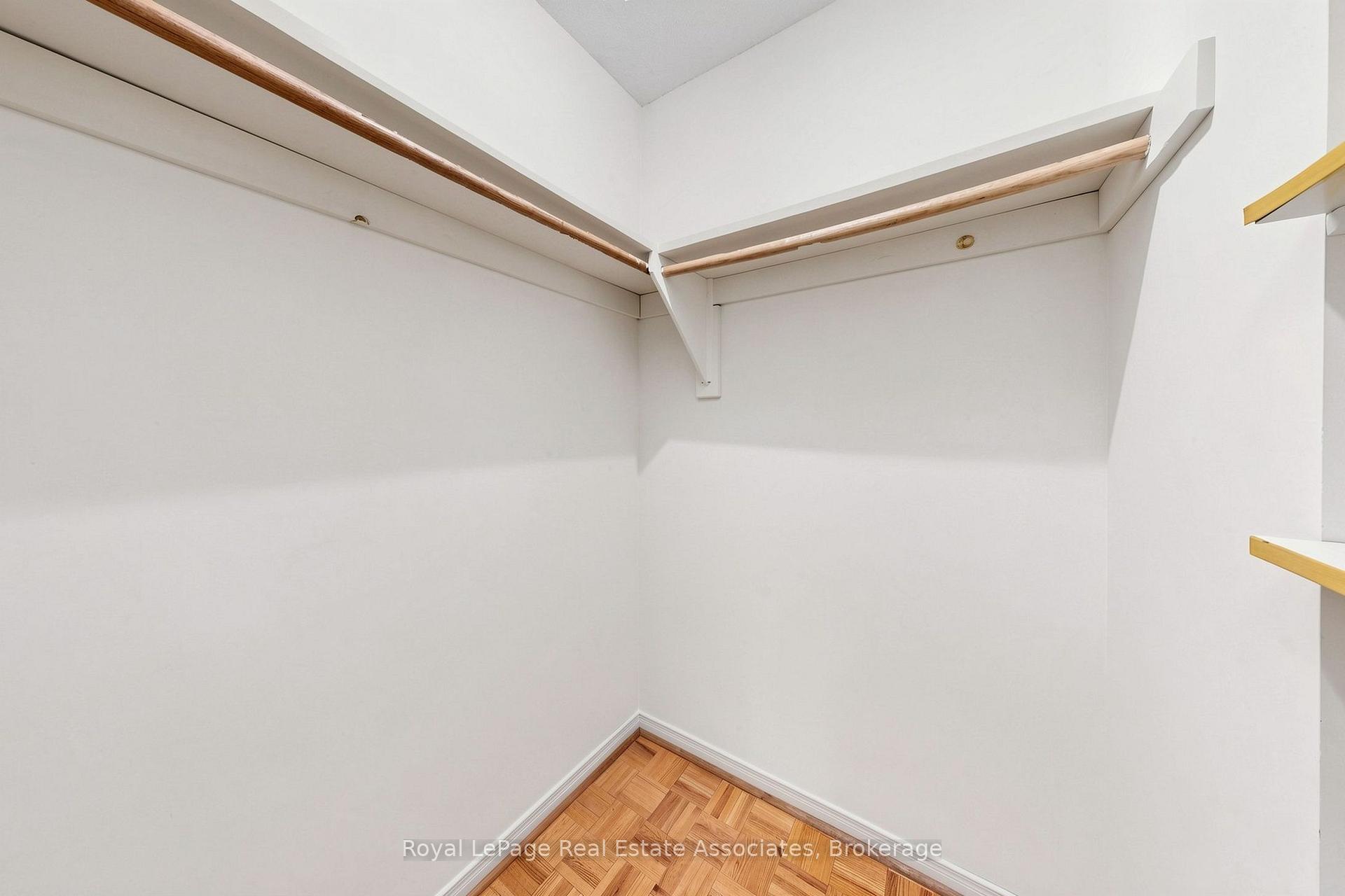Photo 30 of 9 Kingsplate Crescent, Etobicoke, West Humber-Clairville — HOMEH