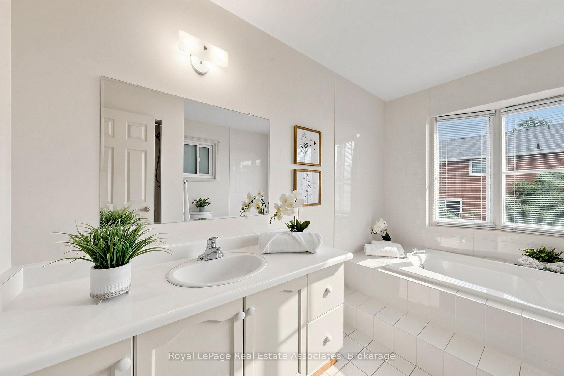 Photo 31 of 9 Kingsplate Crescent, Etobicoke, West Humber-Clairville — HOMEH