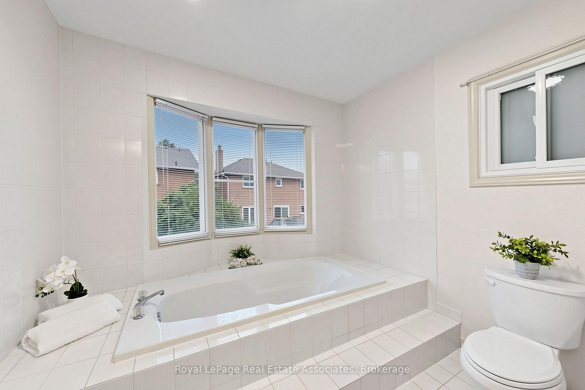 Photo 32 of 9 Kingsplate Crescent, Etobicoke, West Humber-Clairville — HOMEH