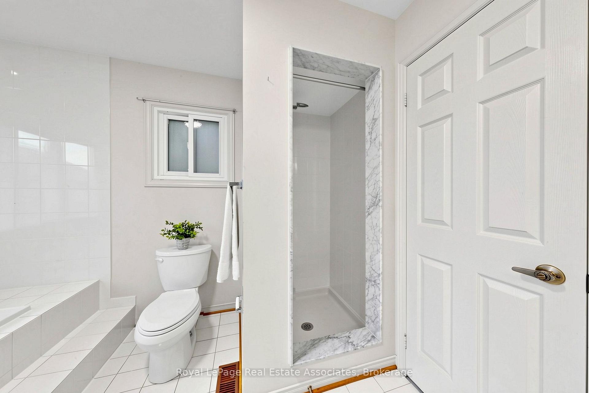 Photo 33 of 9 Kingsplate Crescent, Etobicoke, West Humber-Clairville — HOMEH