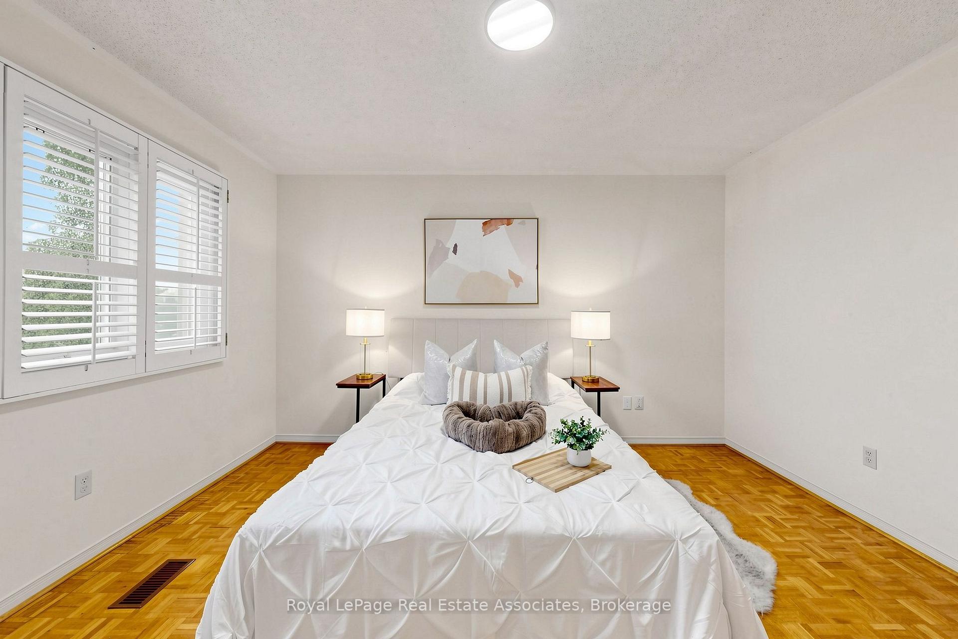 Photo 35 of 9 Kingsplate Crescent, Etobicoke, West Humber-Clairville — HOMEH