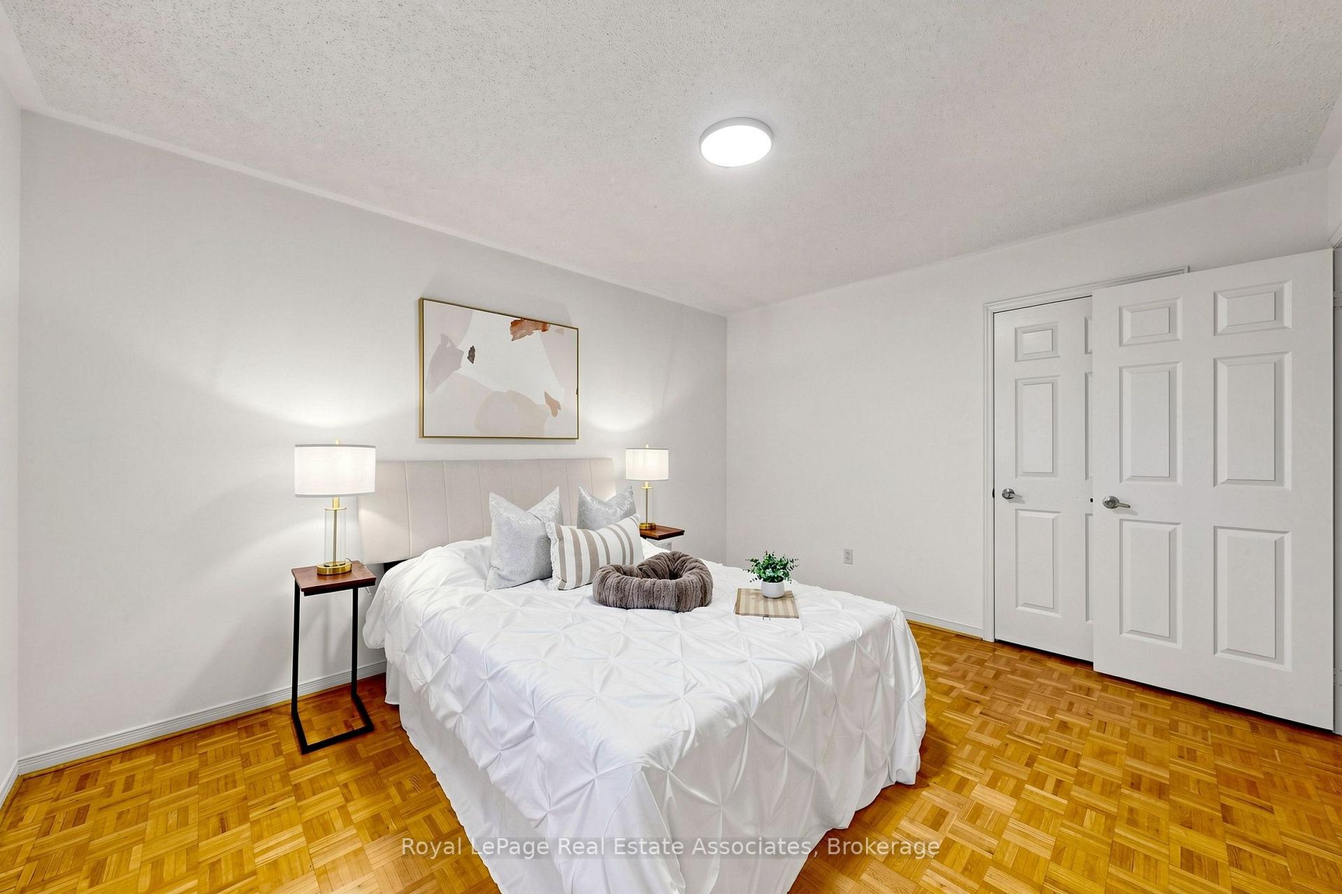 Photo 36 of 9 Kingsplate Crescent, Etobicoke, West Humber-Clairville — HOMEH