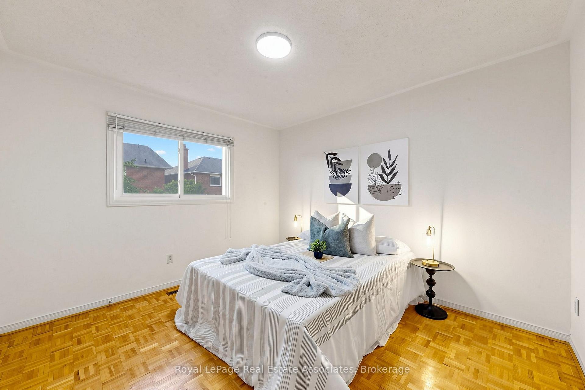 Photo 37 of 9 Kingsplate Crescent, Etobicoke, West Humber-Clairville — HOMEH