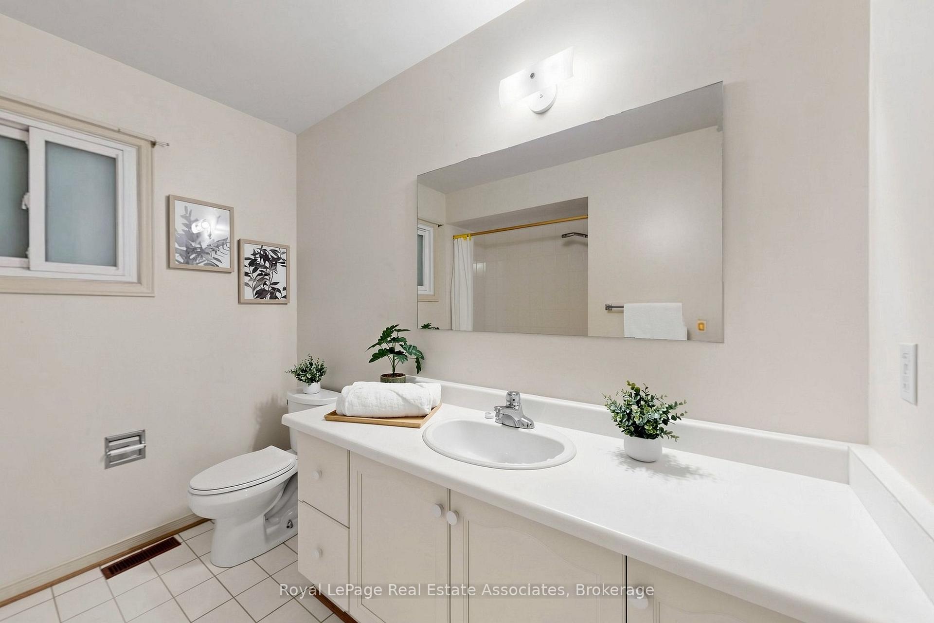 Photo 43 of 9 Kingsplate Crescent, Etobicoke, West Humber-Clairville — HOMEH
