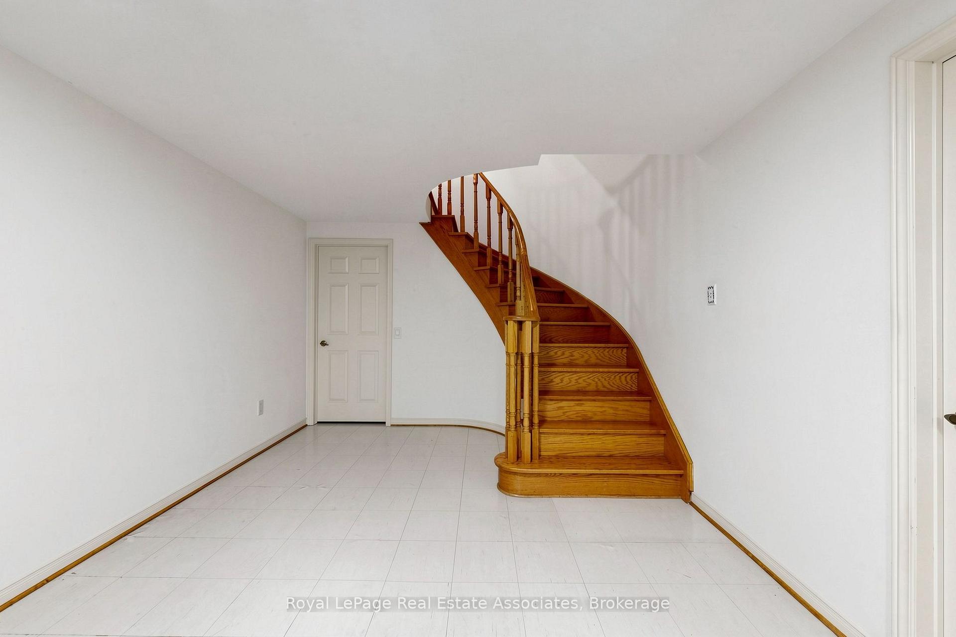 Photo 45 of 9 Kingsplate Crescent, Etobicoke, West Humber-Clairville — HOMEH