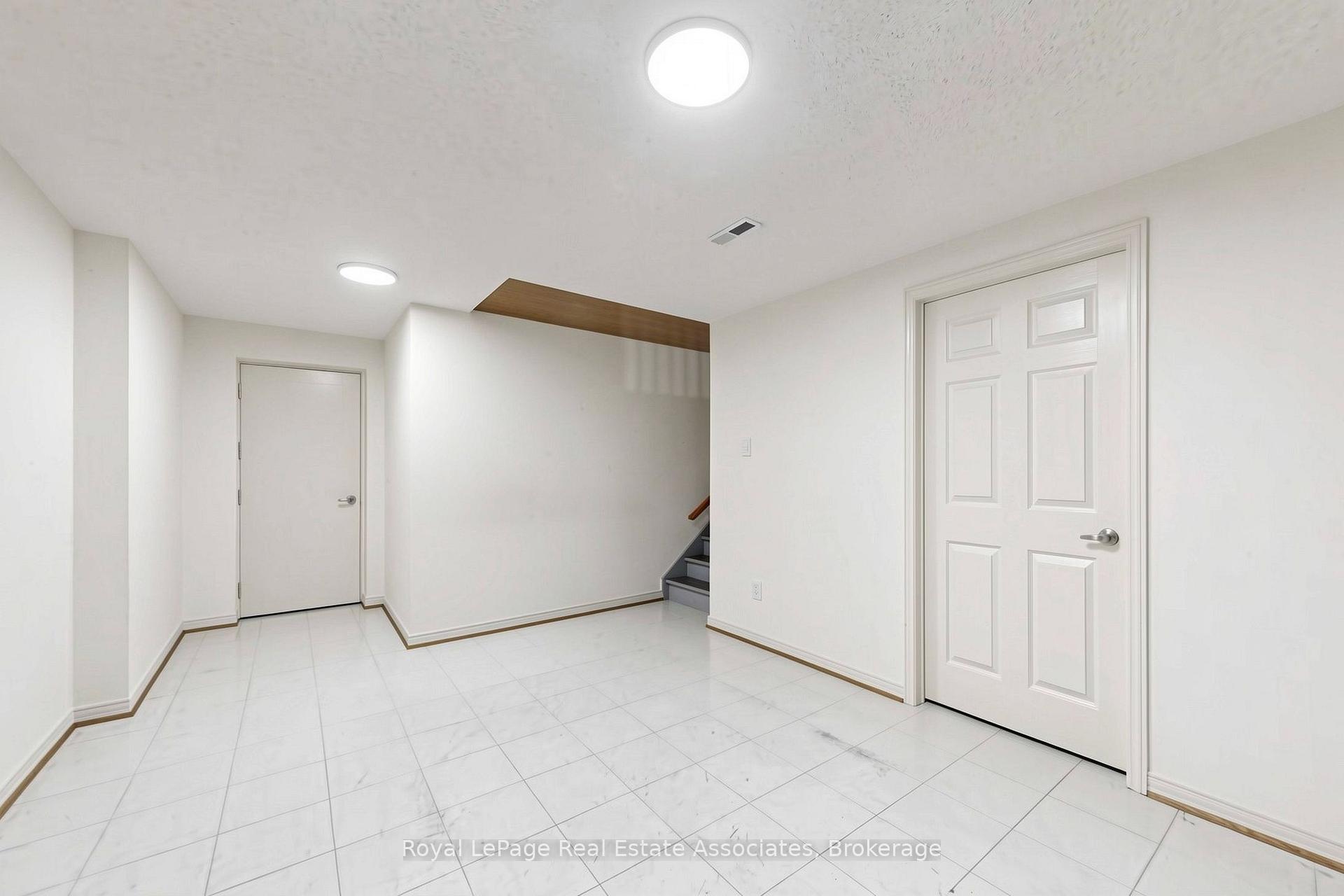 Photo 46 of 9 Kingsplate Crescent, Etobicoke, West Humber-Clairville — HOMEH