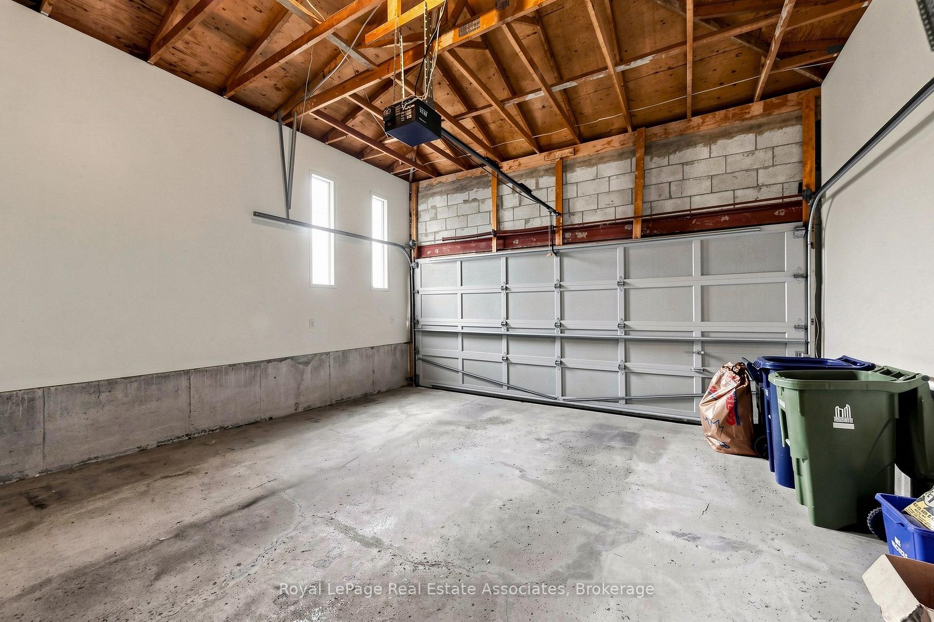 Photo 47 of 9 Kingsplate Crescent, Etobicoke, West Humber-Clairville — HOMEH