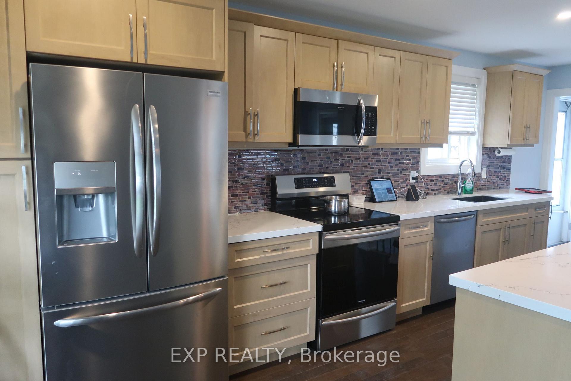 Photo 3 of 26 Curtiss Court, Barrie, Grove East — HOMEH