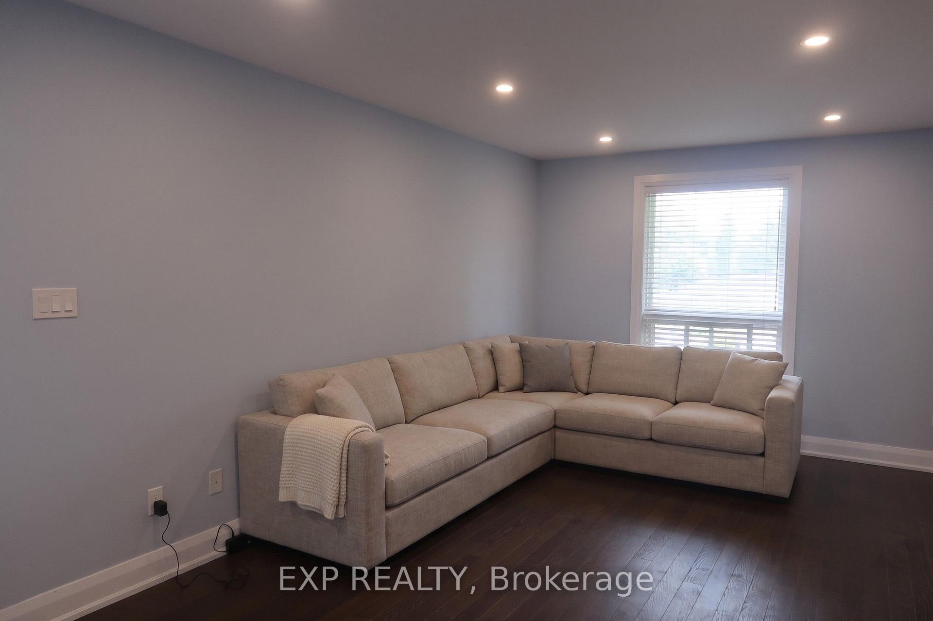 Photo 4 of 26 Curtiss Court, Barrie, Grove East — HOMEH