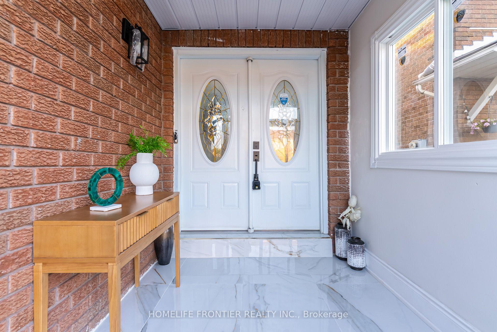 Photo 5 of 1059 Ivandale Drive, Mississauga, East Credit — HOMEH