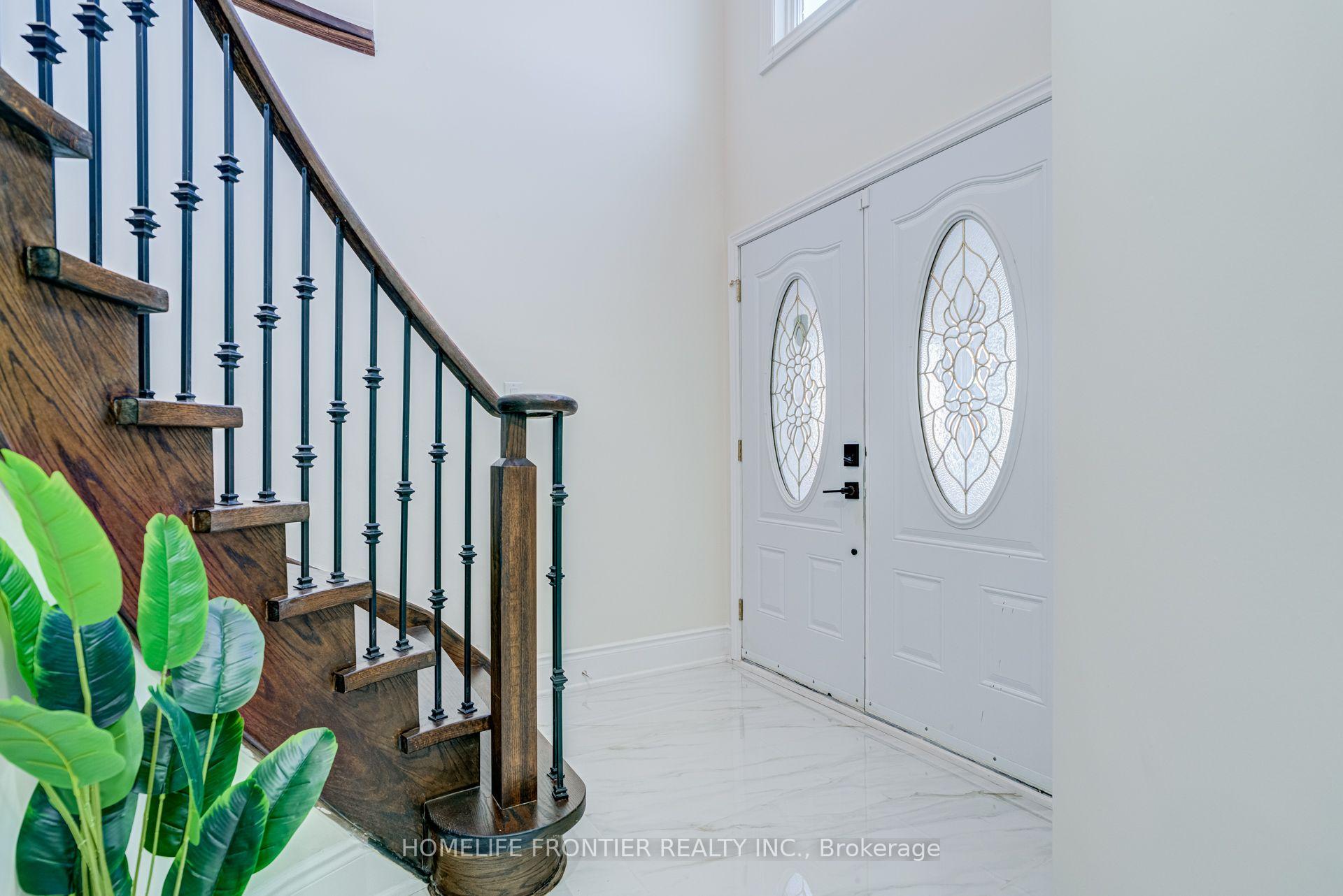 Photo 6 of 1059 Ivandale Drive, Mississauga, East Credit — HOMEH