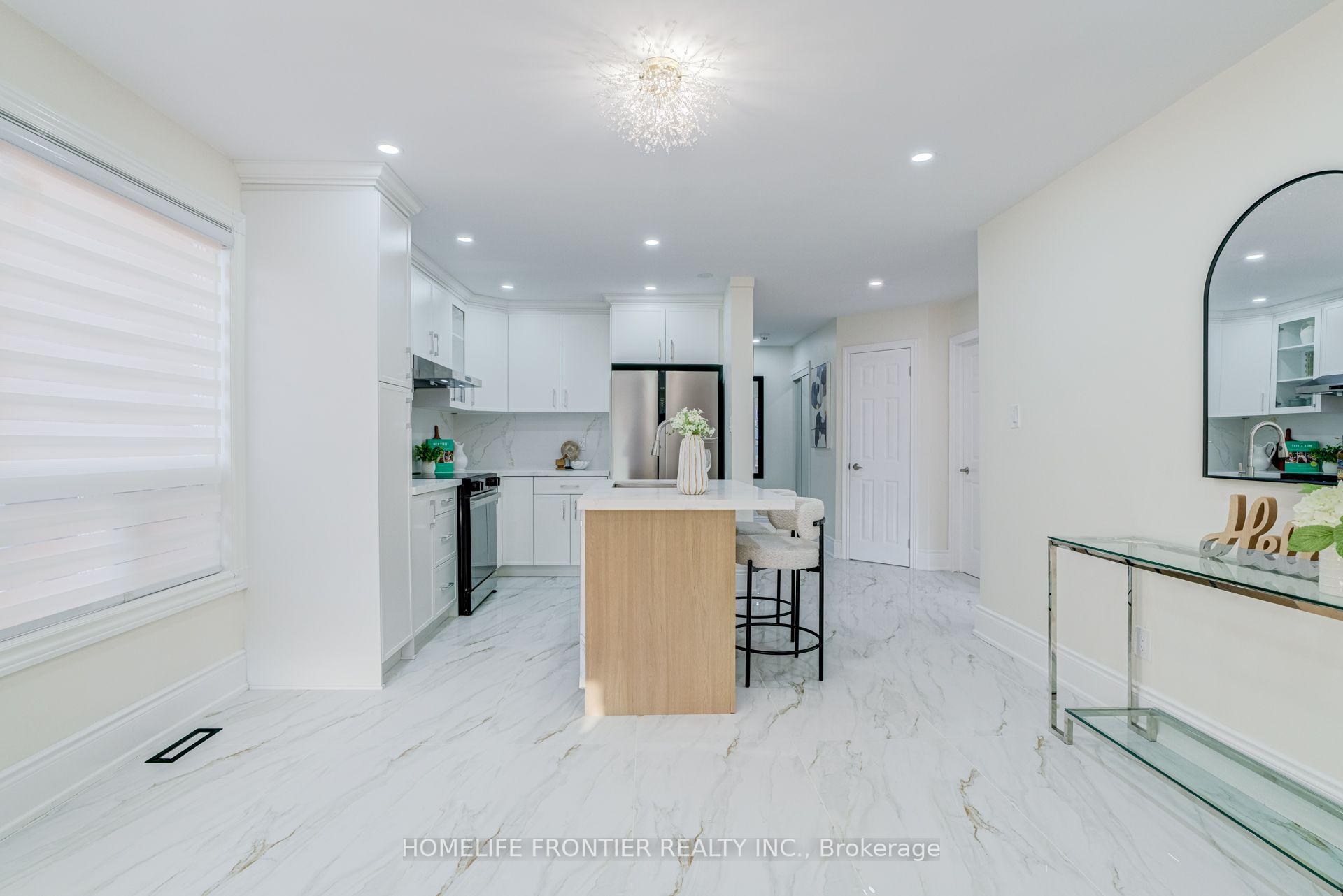 Photo 11 of 1059 Ivandale Drive, Mississauga, East Credit — HOMEH