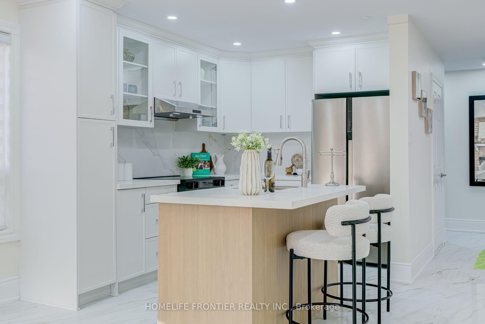 Photo 12 of 1059 Ivandale Drive, Mississauga, East Credit — HOMEH