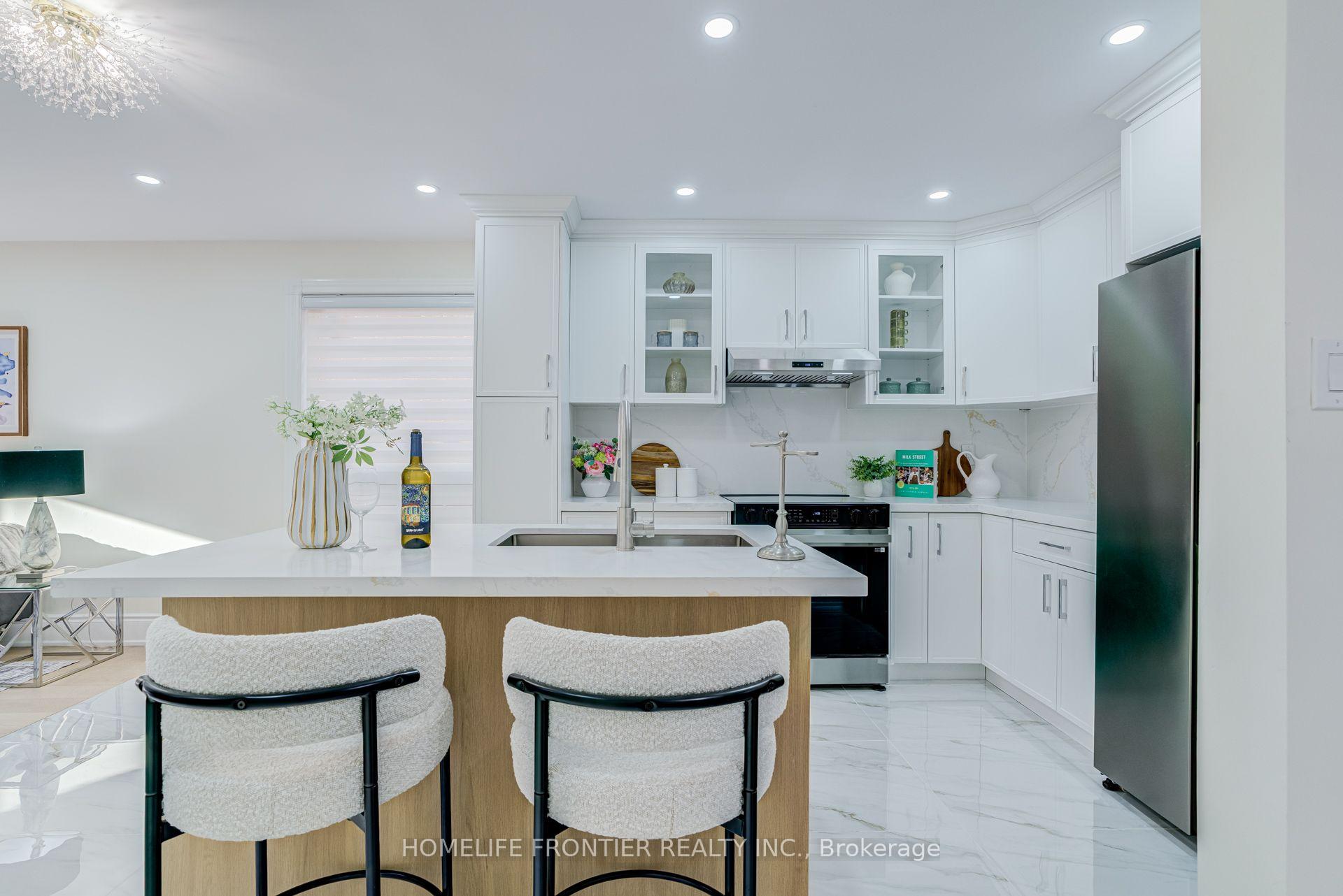 Photo 13 of 1059 Ivandale Drive, Mississauga, East Credit — HOMEH