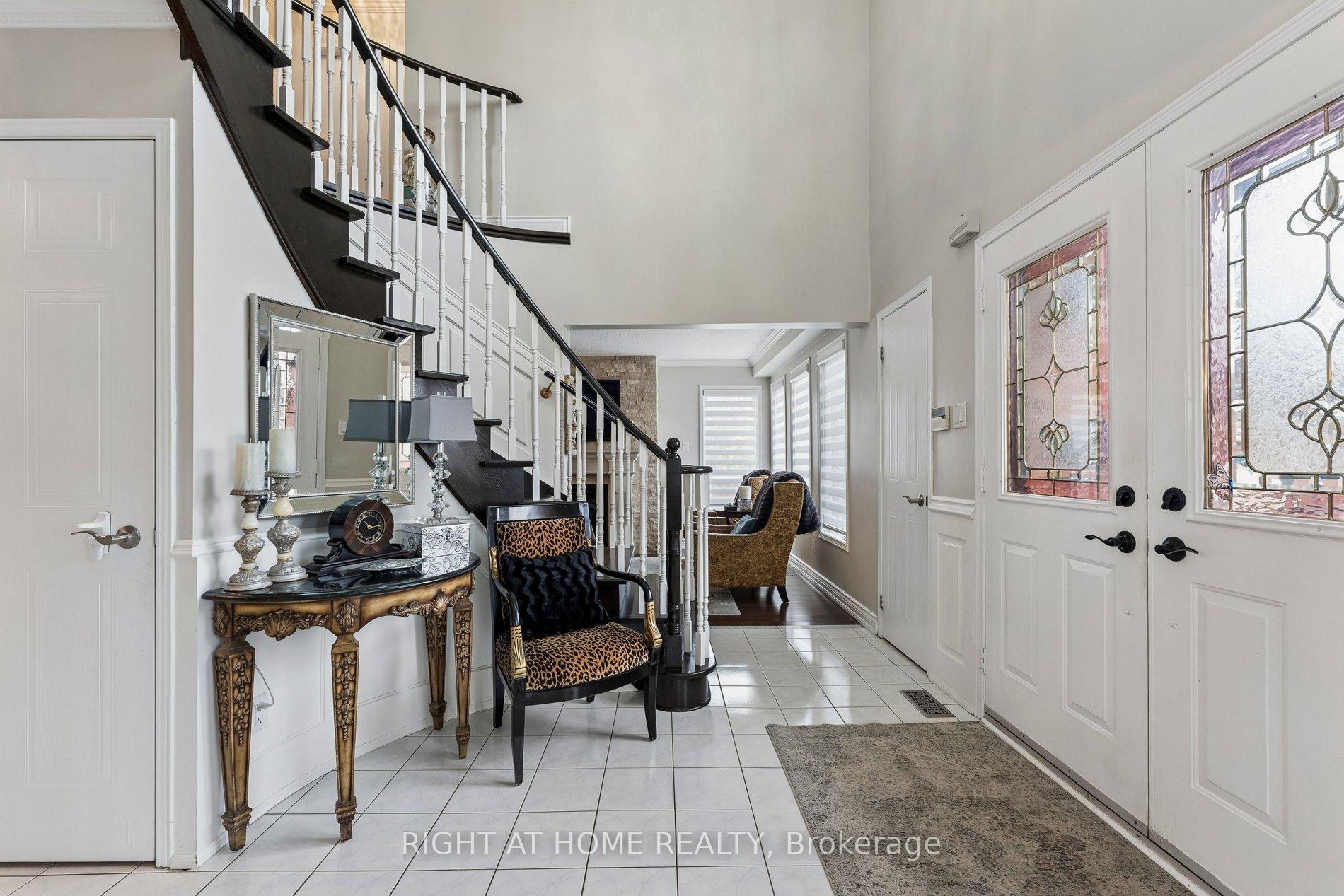 Photo 3 of 39 Banner Road, Brampton, Brampton West — HOMEH
